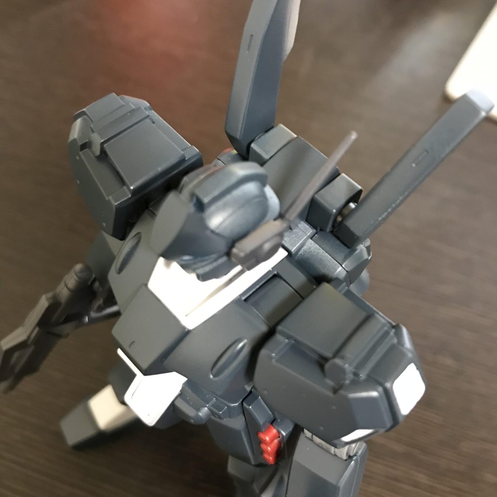 本塗装後、水転写デカールスミ入れクリアー前の状態。肩アーマーの合わせ目消し頑張りました。