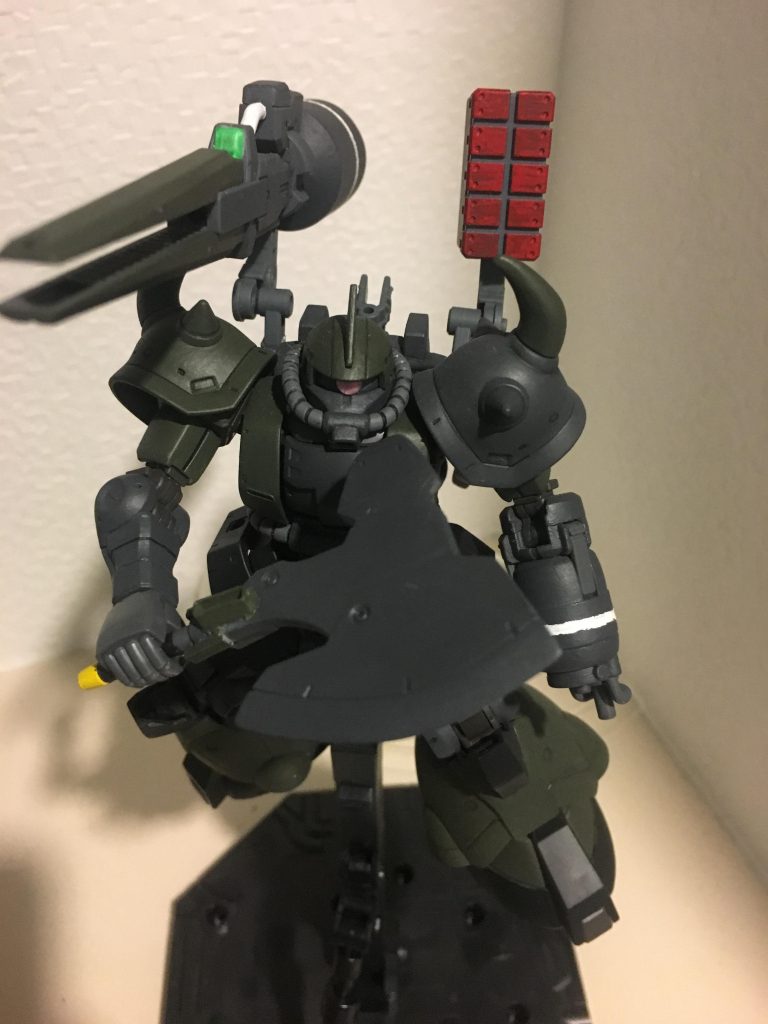 大型ヒートホーク改は握り手はヒートサーベルのもの刃の部分はグレイズアインのアックスです。