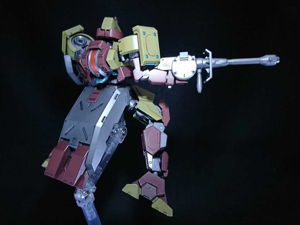 肩とシールドもちょい変更