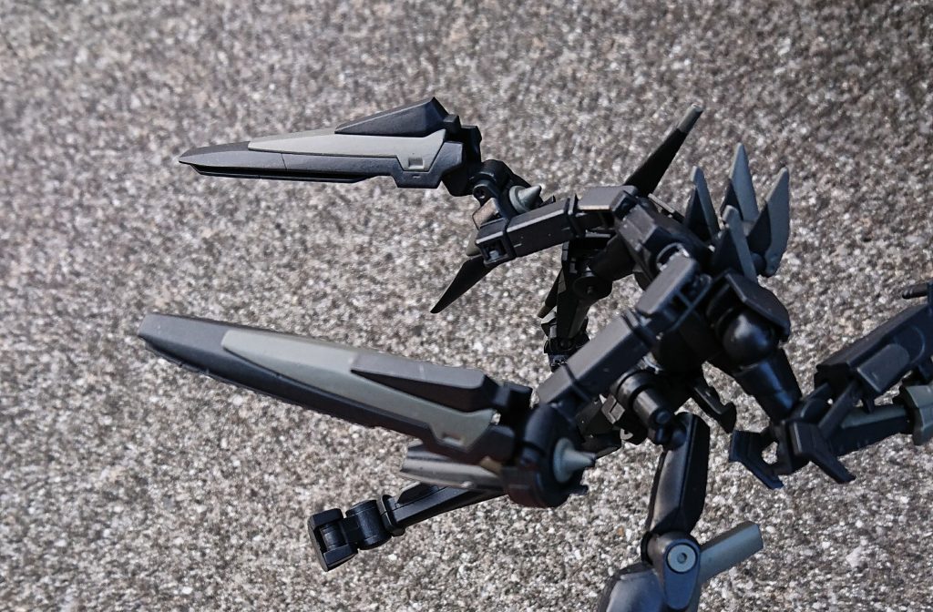 ブレイヴの疑似太陽炉を削って、好みの形に…。
かなりイメージ通りに出来たので、気に入ってます。