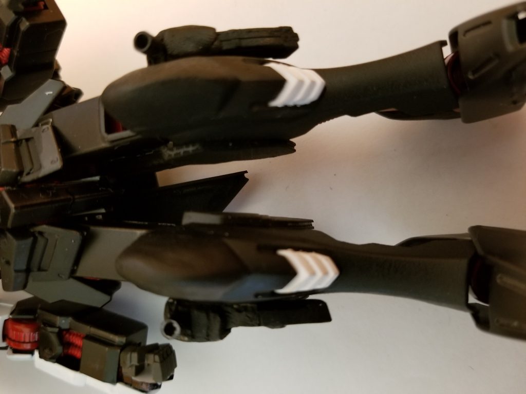 ヒュケリオンのチャームポイントである膝銃ももちろん搭載しています。