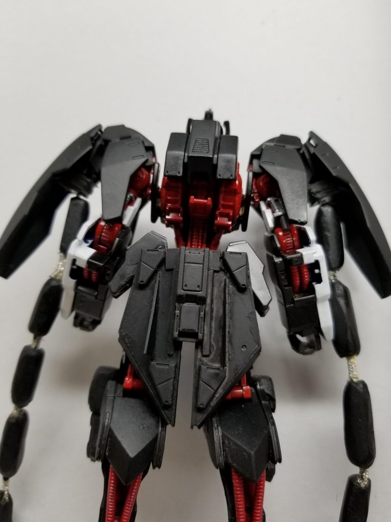 ケツのアーマーはプラバンを使った自作です。デザインのベースはMGソードインパルスを参考にしています。
