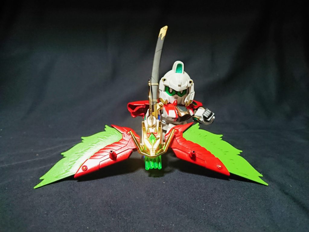 普段は肩鎧になる手甲はLGBBの肩にしたことでサイズがかわり、どうやって肩にはめ込むか悩みました。
手甲の内部接続がC字の形だったので、肩から3mm棒を出しC字を3mmまで拡げ接続しました。