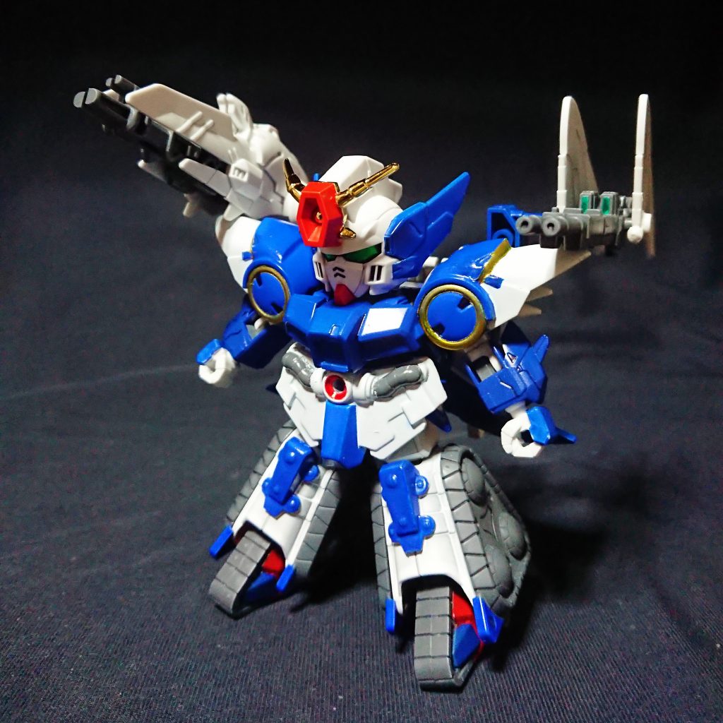 鎧王はウイングゼロカスタムとフルアーマーZZがモチーフ。
飛翔形態(ウイング)と砲撃形態(ZZ)の、体型の違う2形態を差し換えで表現してるのがこのキットのすごいところ。
元キットはシャチョーどころか一部しか使ってないので難産でした。