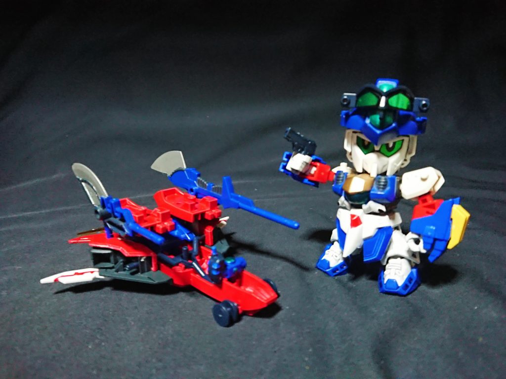 NEOトッキーとウェイブランダー形態。
武器や鎧パーツで構成されたウェイブランダーを着るタイプのため、使用キットの都合上少し形が変わったが難なく再現できた。
