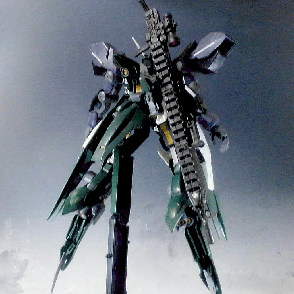 サブアームを背面に回すことにより懸架状態となります。