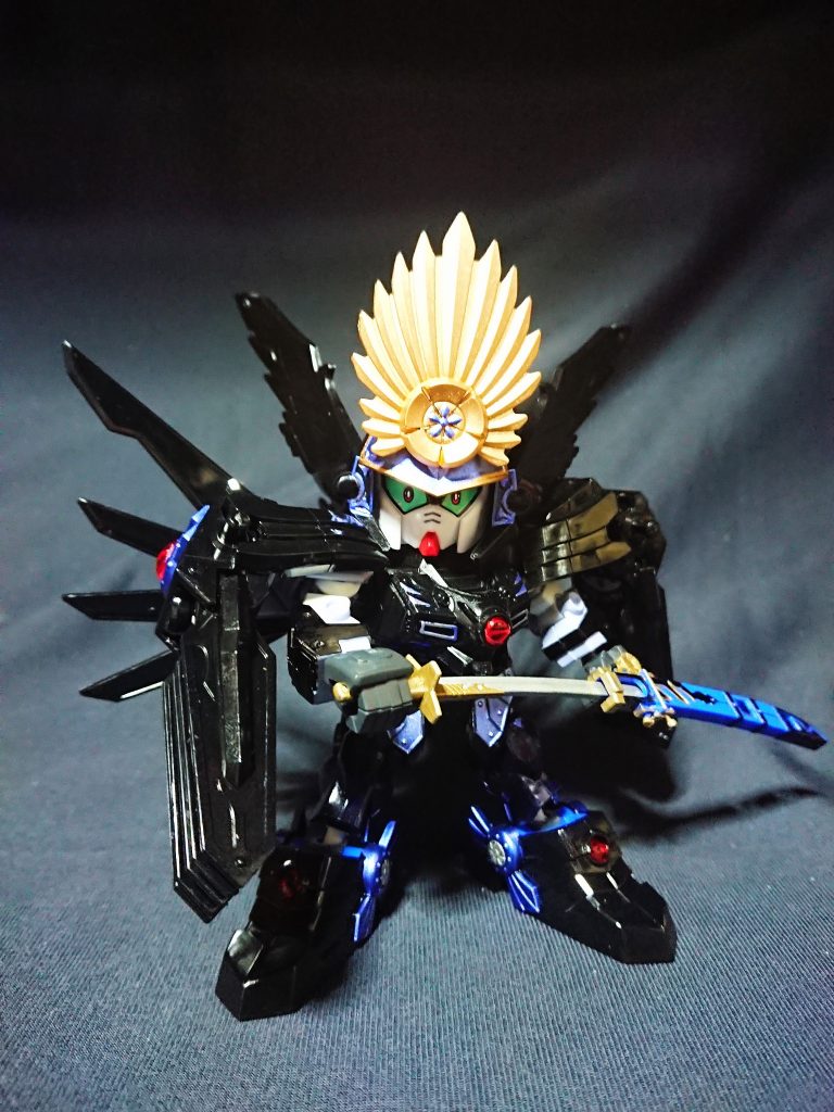 元キットは頑駄無大将軍異歩流武版(イボルブver.)となり、鎧とCSフレームのサイズ相性は良好。
可動範囲もそこそこに多いが、あまり派手に動かさないほうがキャラがキャラが立つ人物かも？