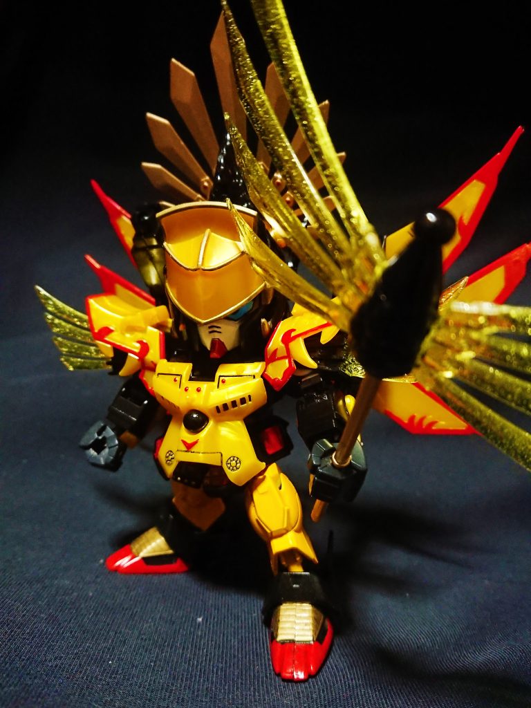 元キットは千生大将軍となり、鎧とCSフレームの相性はかなり窮屈。
特に肩は千生側の鎧内部をかなり削ることになった。