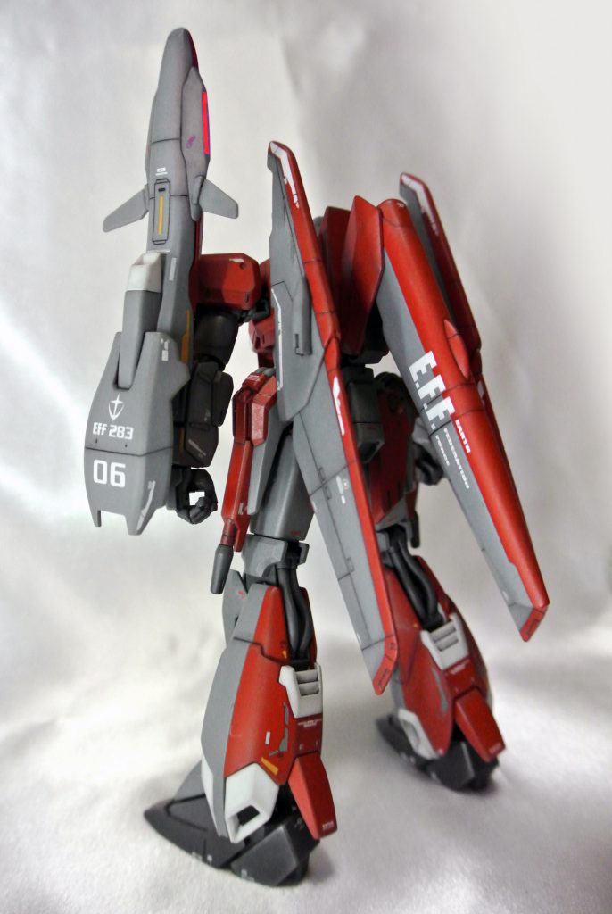 「E.F.F.」はテトロンシールが付属していたんですが、今回は避けたかったので水転写デカールに。でもEFFってなかなか無いので、「EFSF」の大デカールを切り貼りしました。