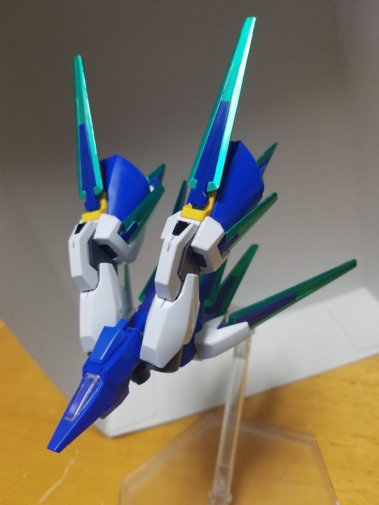 コアファイター
コックピット先端からビームサーベルを発振可能