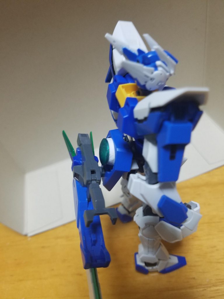 GNソードIII改は腰にマウント可能。
cファンネルを2基装着可能。