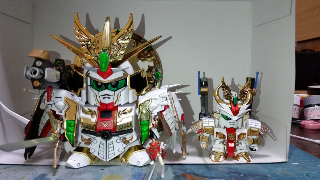 通常サイズの息子と。とにかくでかいキットです!
もともと大きいのに、神器を装着するとさらに情報量が多くなるので圧倒的な存在感を放ちます!豪華の名は伊達ではありません!
最後までご覧頂きありがとうございました!