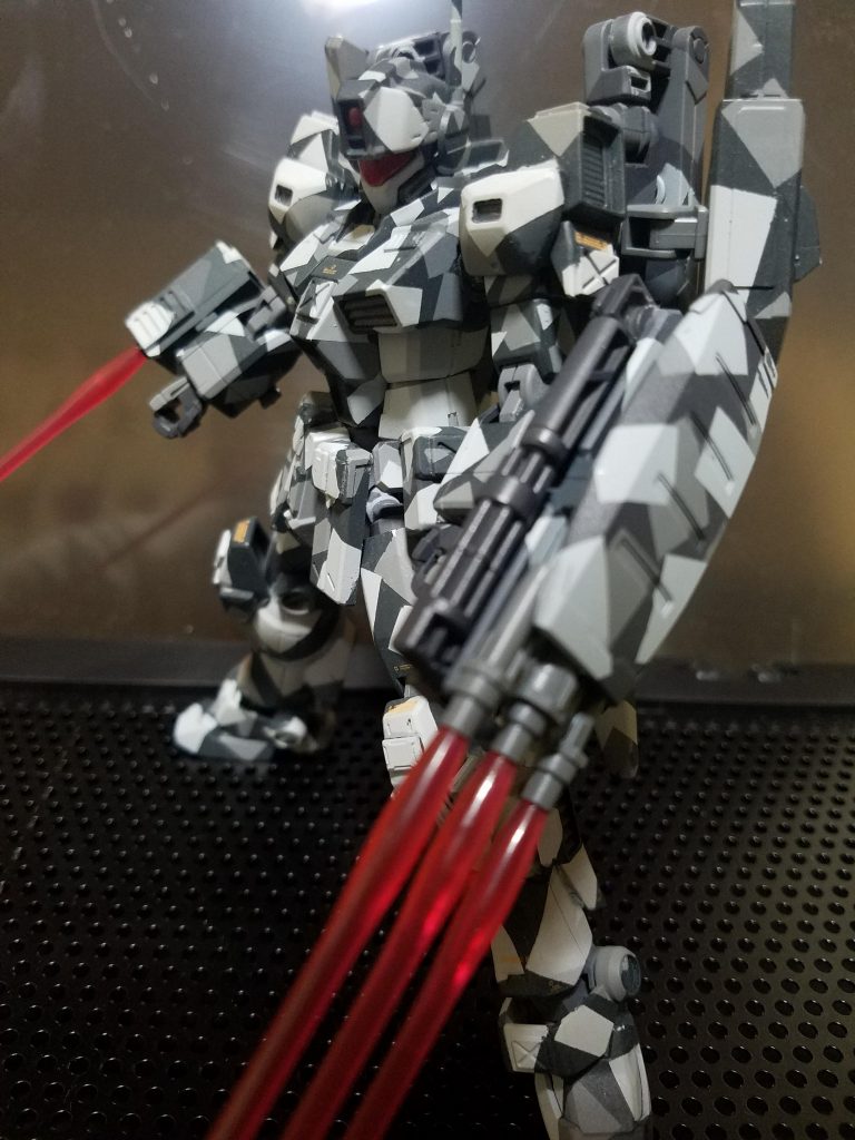 フルウエポン装備

近～遠距離に対応した形態であり、狩人の真の姿。

この形態で戦闘に参加した場合の作戦は殲滅作戦を意味し、これを逃れた敵機はいない。という脳内設定です。