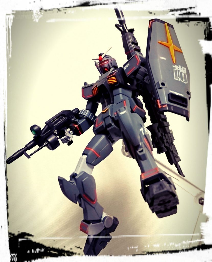 以下、製作途中の写真。
前述の通り、おおのじゅんじの作画に合わせたプロポーション改修が行われております
キットはカトキハジメ先生のデザインが採用されているのですが、うまくパーツを活かした整形ができたのではないかと思います。
こちらはプレバン限定のヘビーガンダムが販売される前に製作したものなので、ビームライフルをドラム式ショートバレルに改造し、あとは好みで一般のシールドも用意してみました。