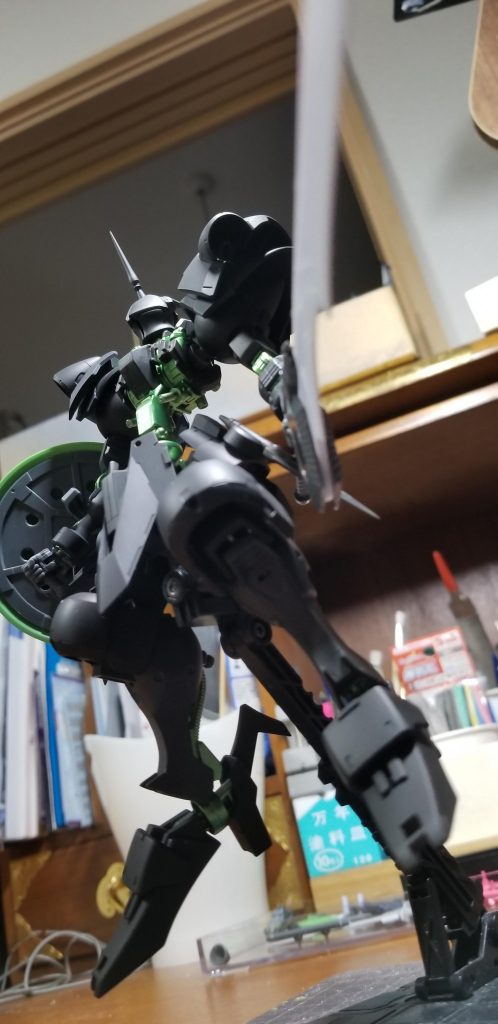 黒サフを吹いてバランスを見てます。