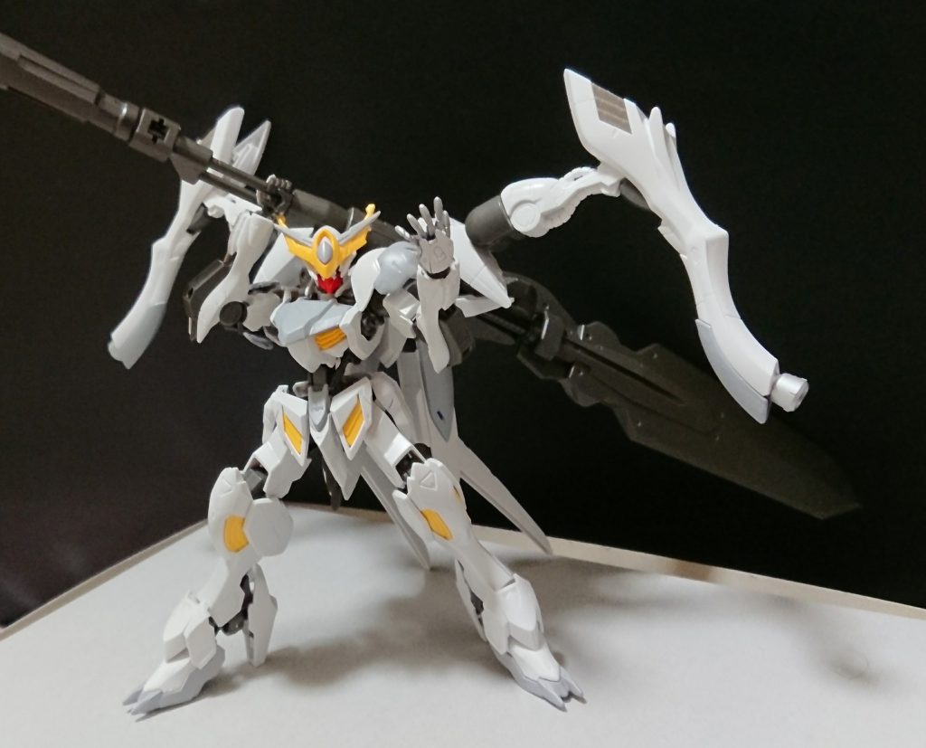 異例の武装(超大型ヒートブレード)
リミッターを解除してる状態では決して扱えない超大型の接近兵装で刃の先端から熱を出す。
多数の敵を単機で畳み掛ける時やMAといったイレギュラーな敵と対峙する時に使われる、現在に至るまで約使用2回使われている。