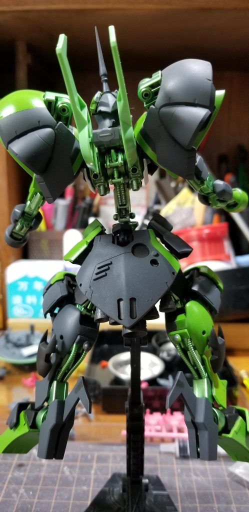 バックパックも未完成だ(泣)
パラスアテネの踵から作っています。