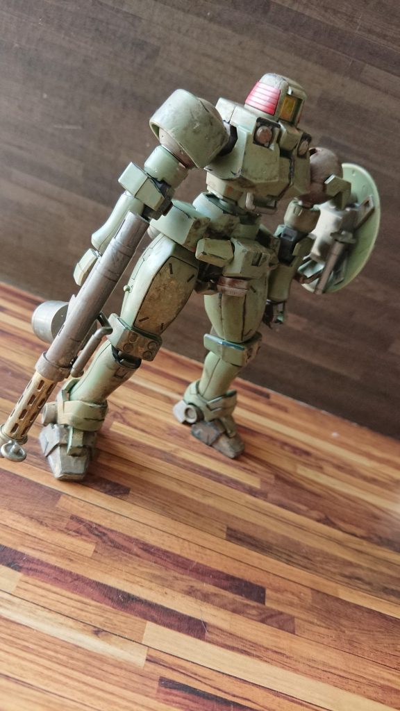 部分的にバラしてウェザリング作業をして再び組み立てます。