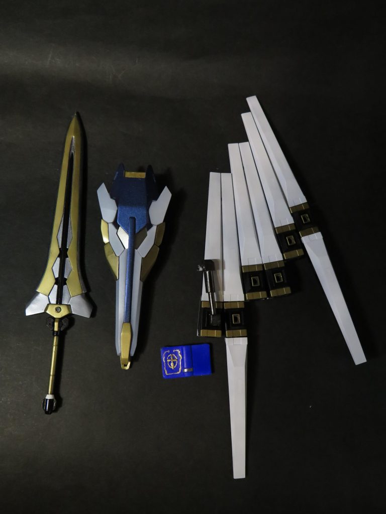 WEAPON:騎士剣スタールカリバー
シュベルトクロイツをベースにして,はやてとアインスを一緒に作れた騎士剣,大型剣や魔法輸出の砲身の機能と強度を持つ.盾に收納するの事が出来る.
WEAPON:フィダーフロサー
6枚のベルカ改装型ビットデバイス,使用する時はツヴァイで操縦する.