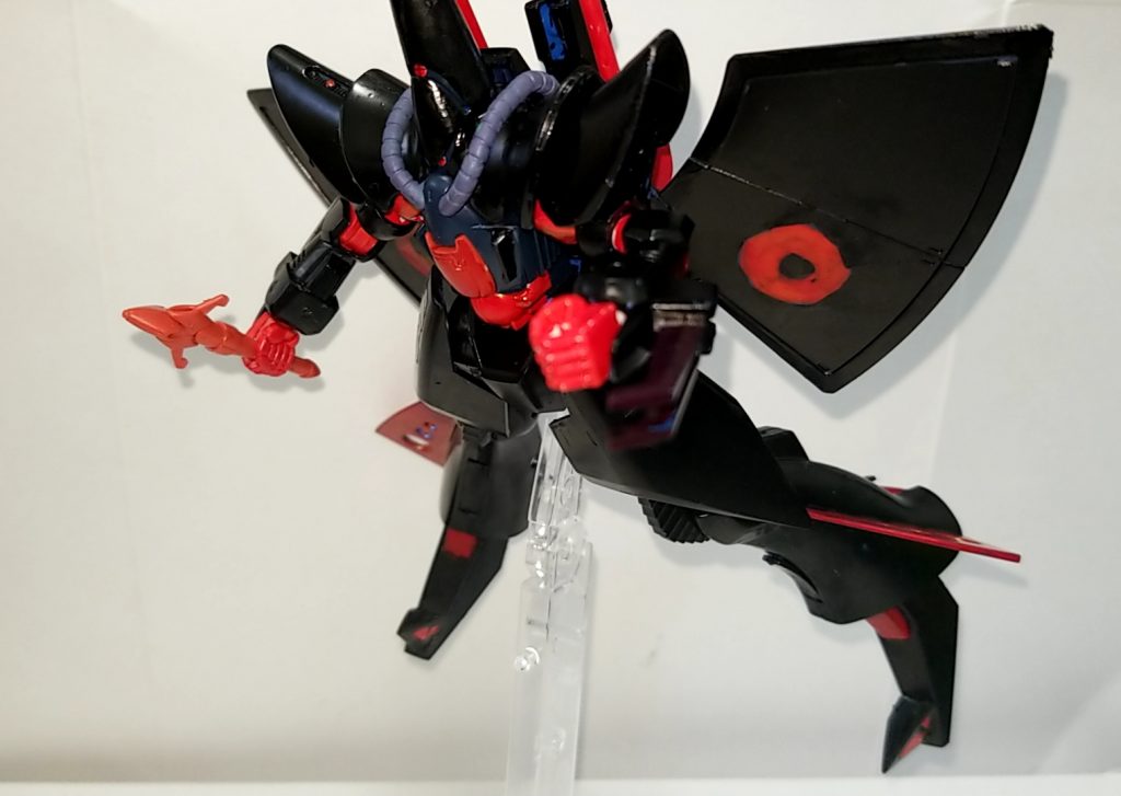 ビームライフル、テールランス、腕部クロー、ウミヘビと標準的な装備