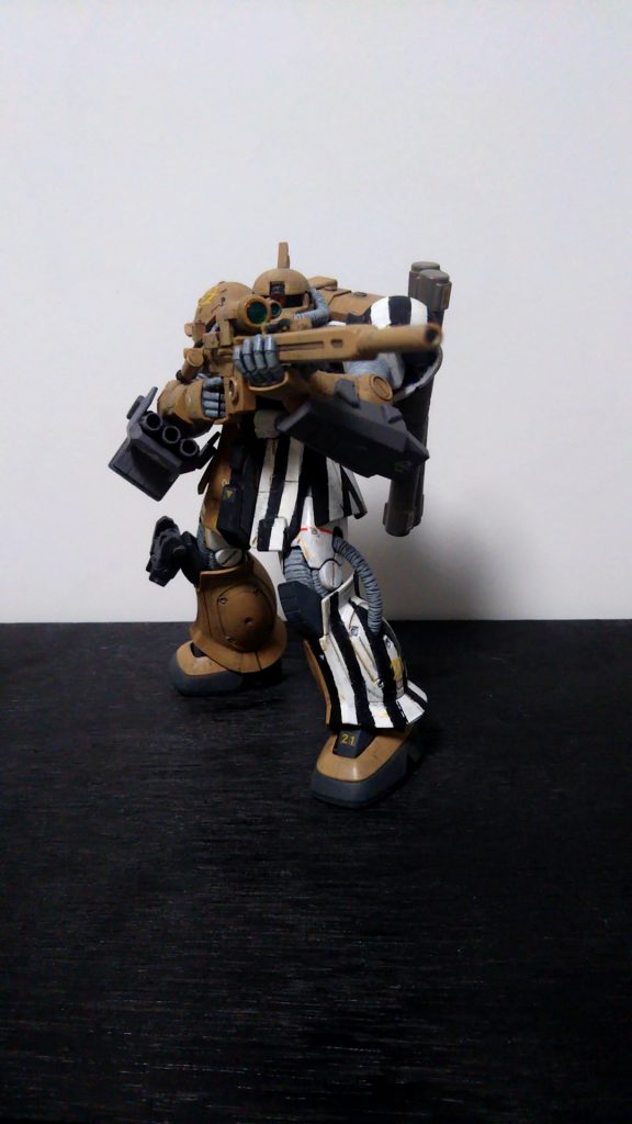 立ち撃ち。バレバレです。