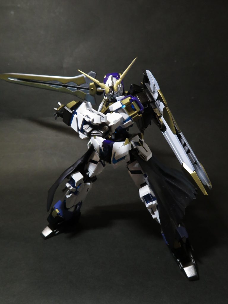 “騎士王とその翼が前線に出る時,彼女達の側に守ると務め,近つく敵をなぎ払う.それこそ,騎士王の剣.”