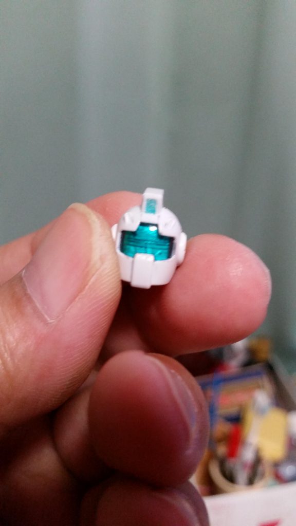 ヘッド上部はクリアパーツを切り貼りしました。時間かかりました、、、