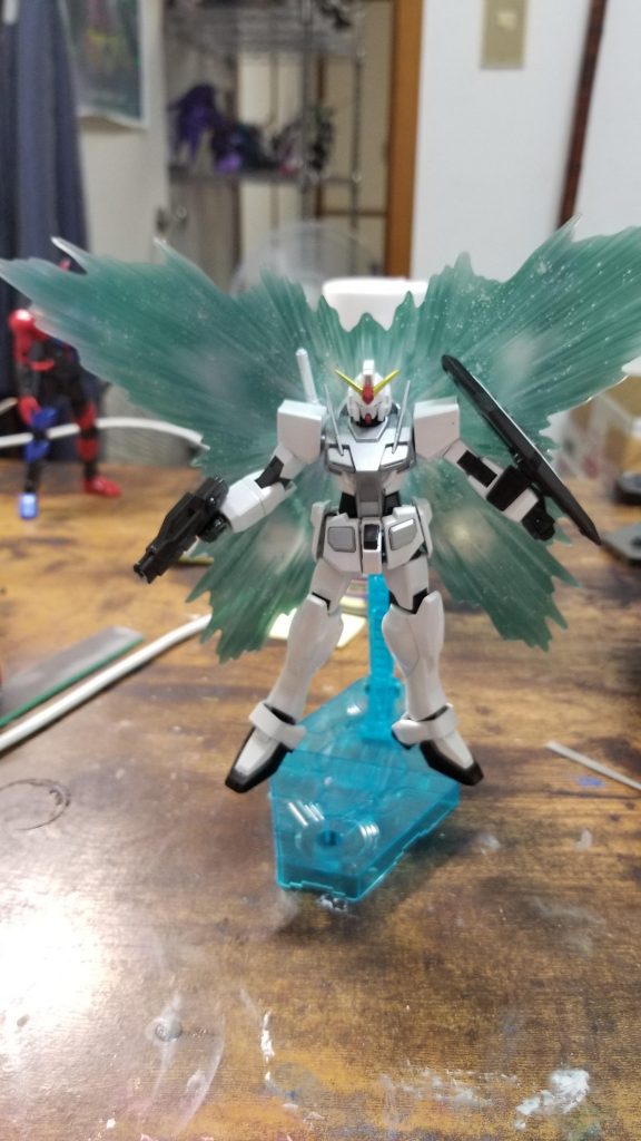 メインのホワイトはパール塗装です。
ダイアモンドシルバーでパールコートしてます。