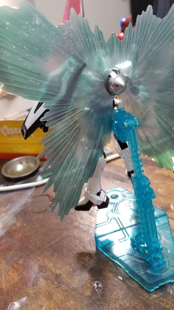 黒部分にもメタルブラックを使用し、全体的な光沢の統一感を出しています。