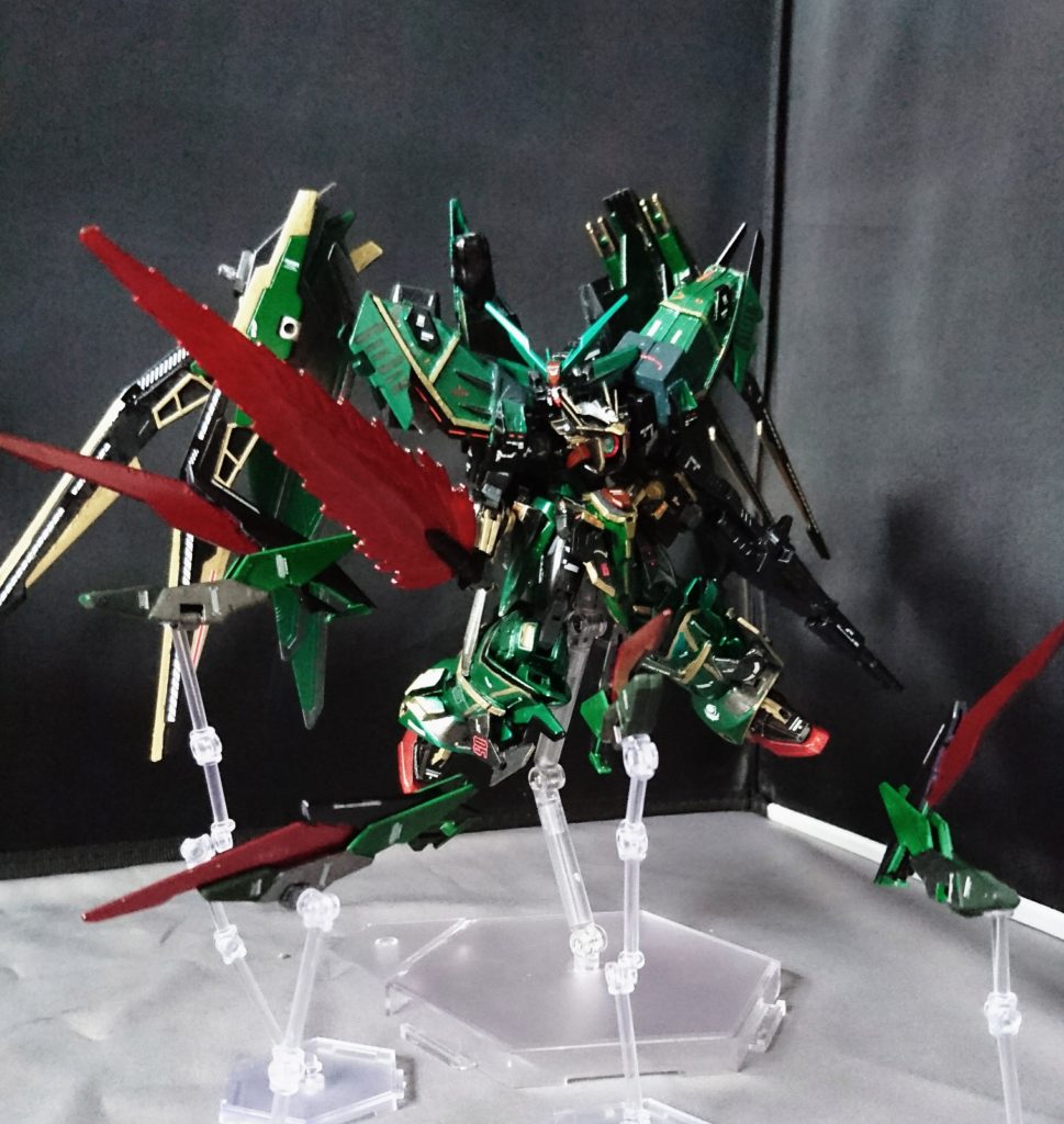 武器その3 ソードファンネル
ウイング部分についている攻撃用の飛び道具です。マグナムのファンネルをそのまま使いました!