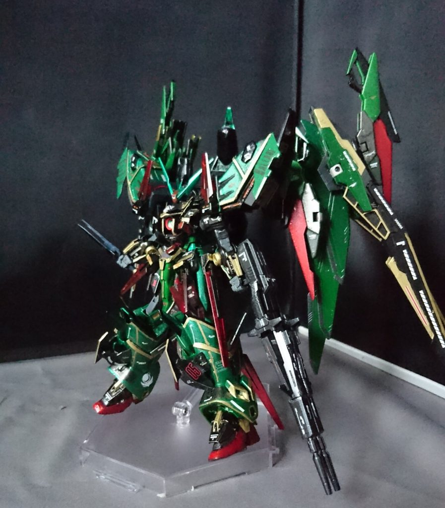 こちらが正面です
使用したキットは
HGウイングガンダムゼロ
HGエピオン(HG1/100の旧キット)
HGAGE2マグナム×2
HGAGE-FX
HGダブル00ダイバー
HGフェニーチェリターシナ等です