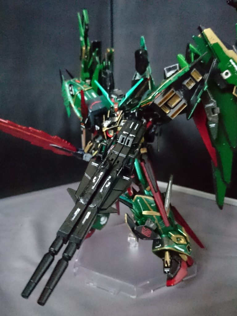 武器その2 ドッズバスターライフル
バスターライフルのビームをドリル状にしたら威力が上がりそうだなぁ~。と思いつき制作しました。
使用したのはバスターライフルとドッズライフルとウイングゼロ炎の剣の持ち手です