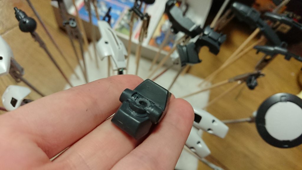 色を塗り替えてこんな感じで穴が塞がりました。