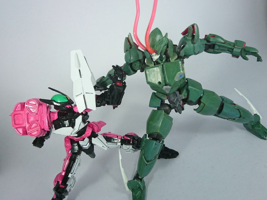 劇場版で戦ったようなボス怪人と
元にしたキャラがクロスオーバー多めのお祭り作品だったので、他機体と並べて遊ぶのが楽しそうです