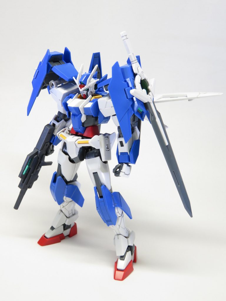 ケルディムサーガのGNサブマシンガンとアリオスガンダムの握り手を付けています
銃器持たせただけでも結構印象変わる気がします。