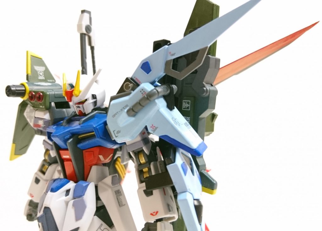 ソード肩はシンプルに。
ブーメラン柄部分をグレーに変更。