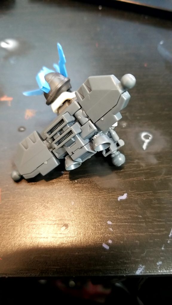 背部はウィングガンダムゼロ炎のブースターを使用
こちらも接着して入る