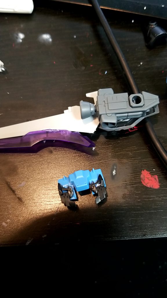 主にウィングガンダムゼロ炎のパーツを使用している
バックパックはウィングガンダムゼロ炎のブースターに、羽部分はストライクノワールのフラガラッハ、トランジェントグレイシャーのGNパルチザンⅡのクリアパーツ部分を接着させている
胴部分のフレームには「ガンダムウヴァル」の顔パーツ（側面のとこ）を使用している