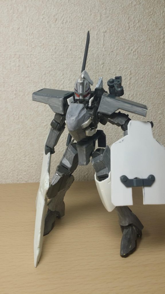 十字手裏剣はプラ板を軸にパテで作りました。
かなり重くなってしまったので持ち上がらないです