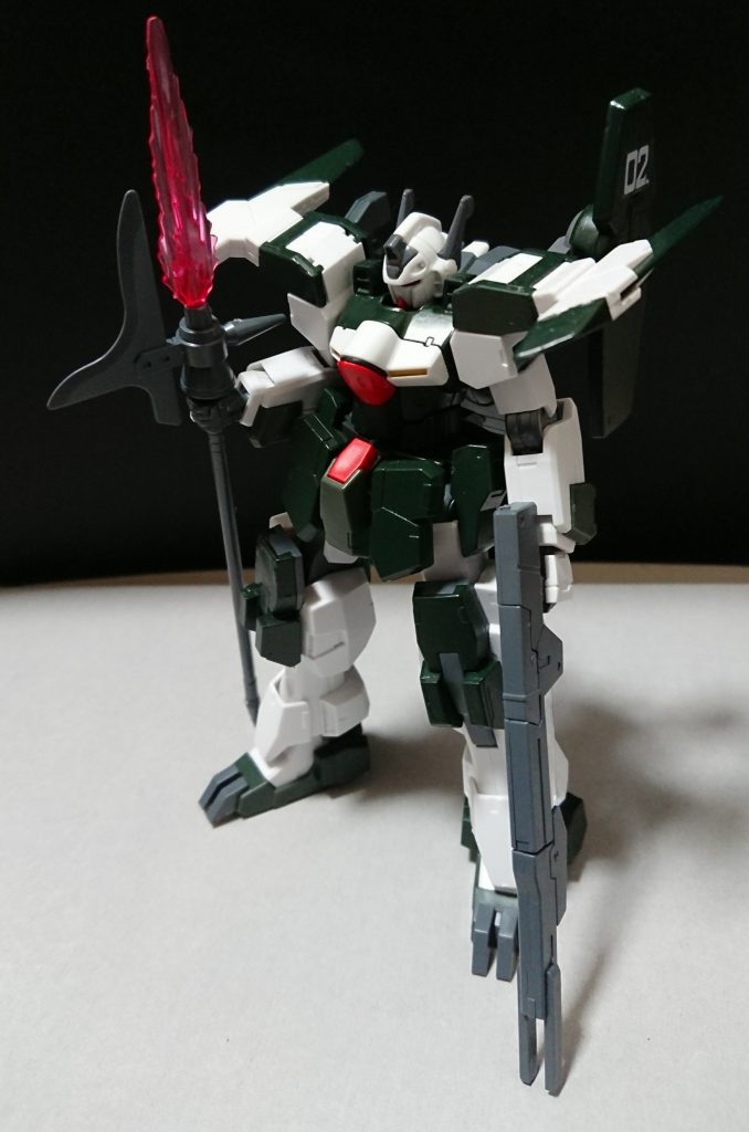 機体名：Gブリッサ

[武装]頭部バルカン、ビームランス、GNライフルビットⅡ1～2、GNミサイルポッド、GNビームライフル、となっている。

[総合スペック]1.0～13.0の内。
7.5と判断。

ライフルビットⅡは現在一丁のみを装備、もう１つのライフルビットは後の味方に譲っており結果ライフルビットを渡した(後の)味方からビームランスを受け取り現在に至るまでずっと愛用している。

GNミサイルポッドは両膝に搭載されており計６発ずつ入っている。
尚同時に発射出来るのは両膝共に３発ずつのみ、稀にミサイルの中にビームを撹乱する粒子を仕込んでいる事がある。

この機体の操縦者はかなりの熟練者で世に出てる大半の武器は初めて使う物でも巧みに扱い戦闘状況に応じて武装を変更する事が度々ある、しかしファンネルのような遠隔操作を行う武器は扱うのが非常に不得意のようだ。

この機体の操縦者は過去に奇襲を得意とする部隊(フォース)に属しており短い期間で副隊長になった。
部隊で一番頭が切れる上狙撃も得意な方だった為部隊の中枢的存在になっていた。
しかし配属してた部隊はほぼ無敗だったにも関わらず２度連続で敗北を喫してしまい後に副隊長としての任を自ら解くように志願した、そして３数ヶ月後にフォースを抜けた。