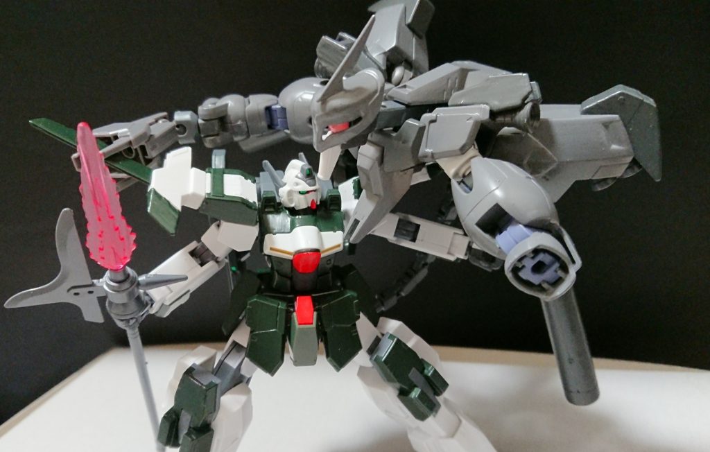 2ラウンド目では一発限りのビーム砲を装備しており自分や参加者が危険視した相手目掛けて発射した。
攻撃は狙った敵に当たりはしたが盾で防がれGブリッサは機体本体のエネルギーの大半を失ってしまった。
弱ってる時に片腕の無い損傷を受けたシャッカーがGブリッサに襲い掛かりシャッカーを倒せはしたが兄弟機と戦った時同様立ち往生してる状態だった。
しかし追い討ちを掛けるように新手の機体が現れ謎のビームサーベル?に似た接近兵器で頭部を破壊され体のあちこちをズタズタにされ戦闘不能となった。
幸い攻撃された際自機が爆発しなかった為撃破された事にはならなかったがGブリッサの操縦者は