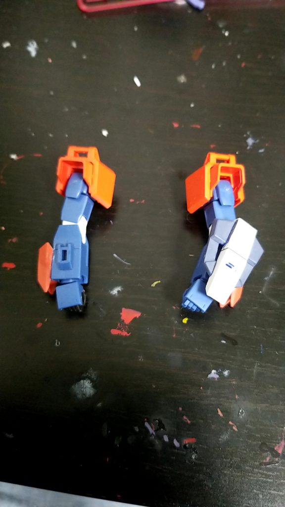 腕部にはスローネツヴァイのパーツを使用
左腕にはアメイジングエクシアのGNソードのパーツを加工してみた