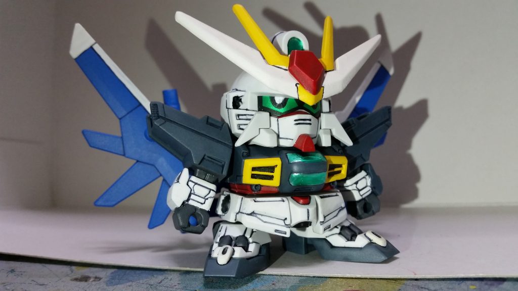 左右で違う腕の色、白く塗られたアンテナと特徴を再現しています。肉抜き穴を埋めたり部分塗装したりと細々と改修しています。

最後までご覧いただきありがとうございました！