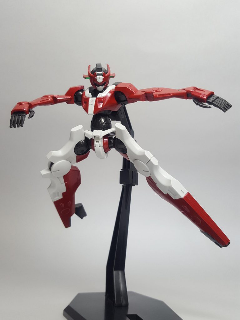 マックレッド(リーダー)
格闘戦が得意で、常に先陣を切るが…
ただ前を行くだけでなく、戦況判断しチームの勝利のために動けるリーダー。
実は射撃も得意なオールラウンドタイプ。