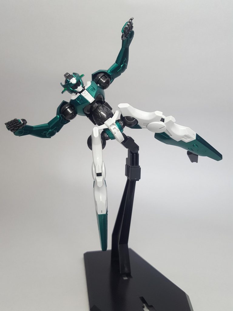 マックグリーン
射撃得意で支援攻撃タイプ。
ふたり(レッド・ブルー)の得意な戦いへ、戦況を持ち込む戦場の策士。