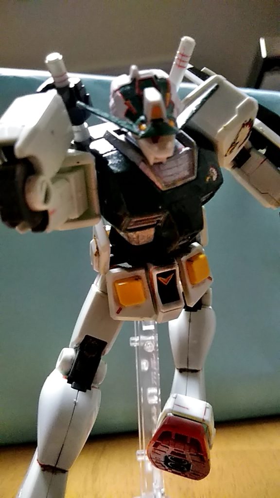 後ろ向きに跳ねるカエル