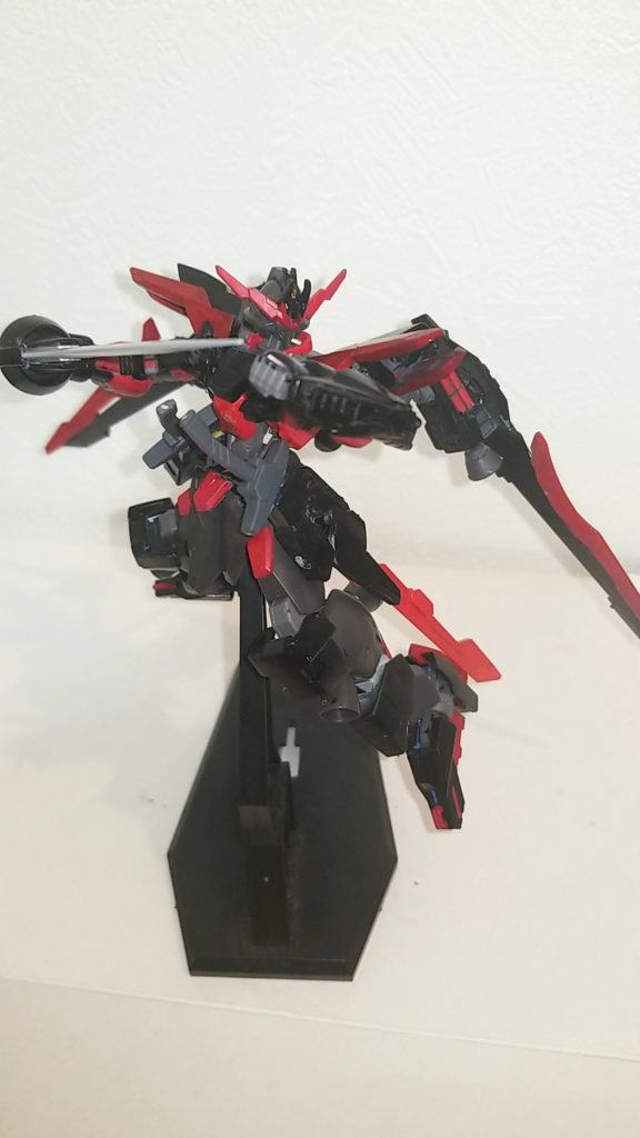 バーストサーベルの代わりにG-サイフォスのサーベルを起用
左腕の隠し銃も健在