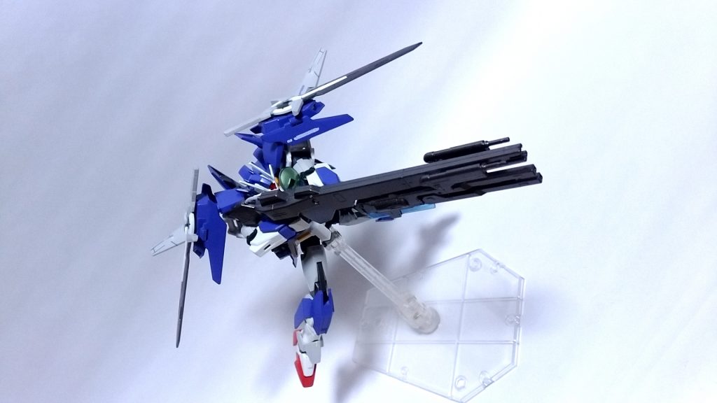 三種類四丁の射撃武器が一つになった武装でGN粒子を一時的に全放出して発射するという設定です♪