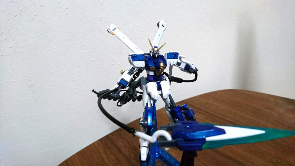 フックアンカー
フックの部分などはスカルウェポンから、アンカーを伸ばしてフックを相手に引っかけたり、脚のカタールを引っかけて振り回したりして攻撃するイメージです(ちなみにアンカー部分は他のキットのランナーを使ってそれっぽく見せてます)