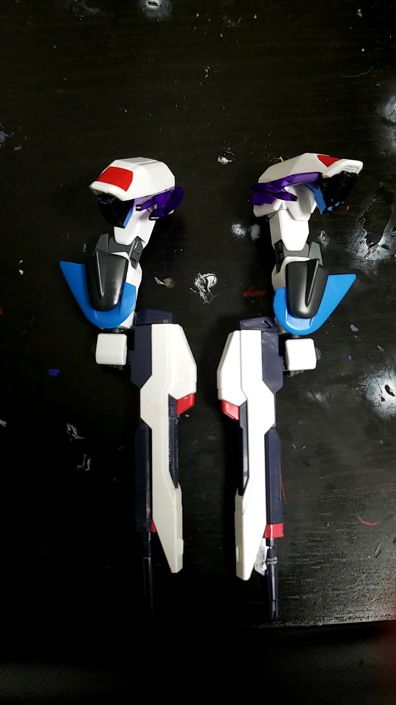 腕パーツ
腕部にはブレイブ指揮官機の肩アーマーを、肩にはトランジェントグレイシャーのクリアパーツとガンダムヴィダールの肩パーツを使用